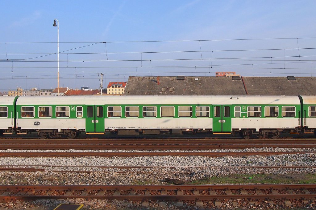 Personenwagen ČD Bdmtee 2.Klasse auf dem Bahnhof Praha Bubny am 19.11.2012.