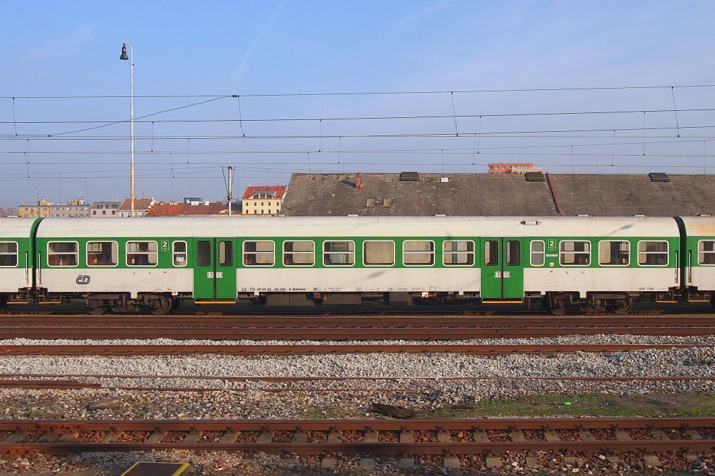 Personenwagen ČD Bdmtee 2.Klasse auf dem Bahnhof Praha Bubny am 19.11.2012.