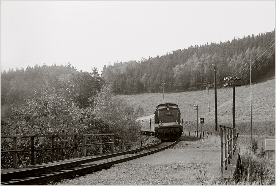 Personenzug am Haltepunkt Khberg, 1979