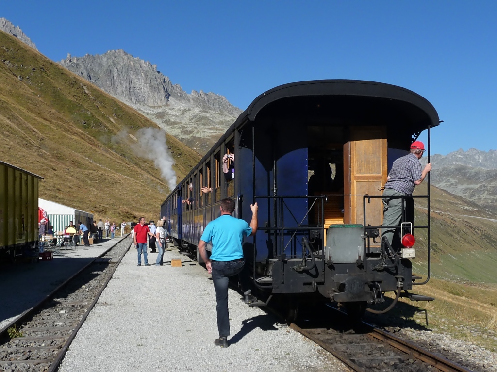 Personenzug der DFB in der Station Furka, 2.10.11