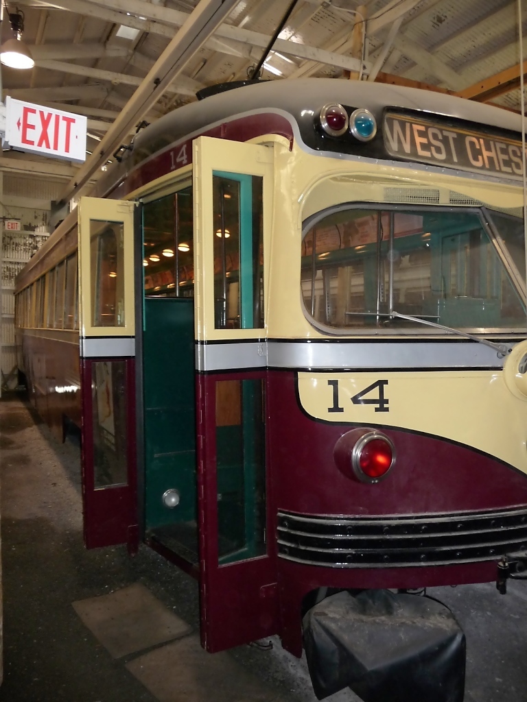 Philadelphia Suburban Transportation Company #14, Baujahr 1949, im Pennsylvania Trolley Museum (Washington, PA, 8.6.09)