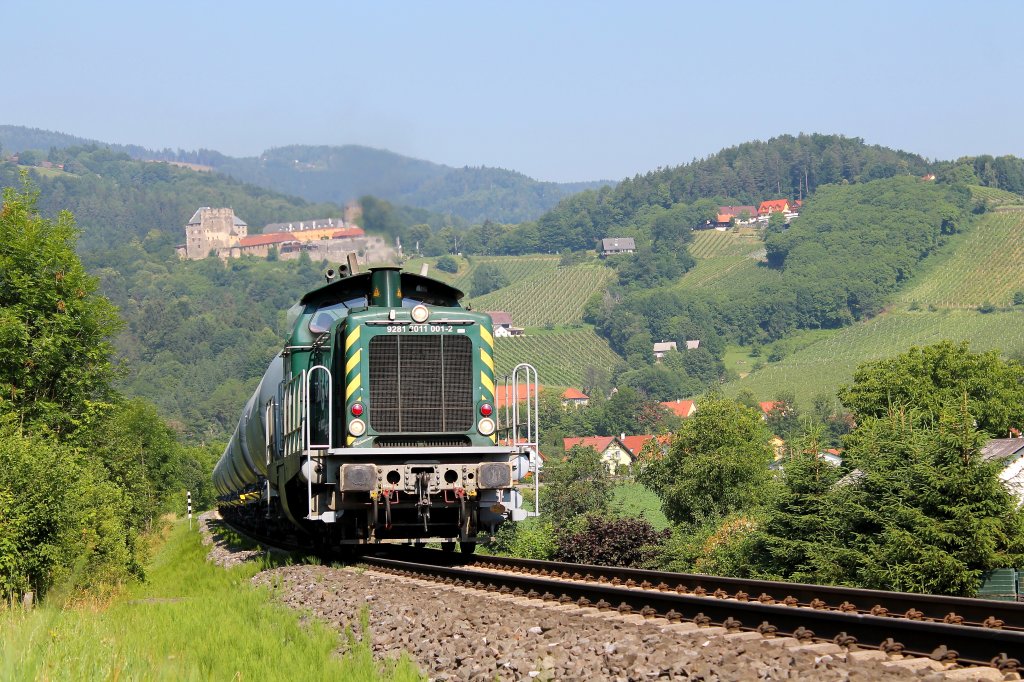 Philomena qlt sich mit frischem Zement fr die Baustelle zum Koralmtunnel auf die Leibenfelder Hhe. 18.06.2013