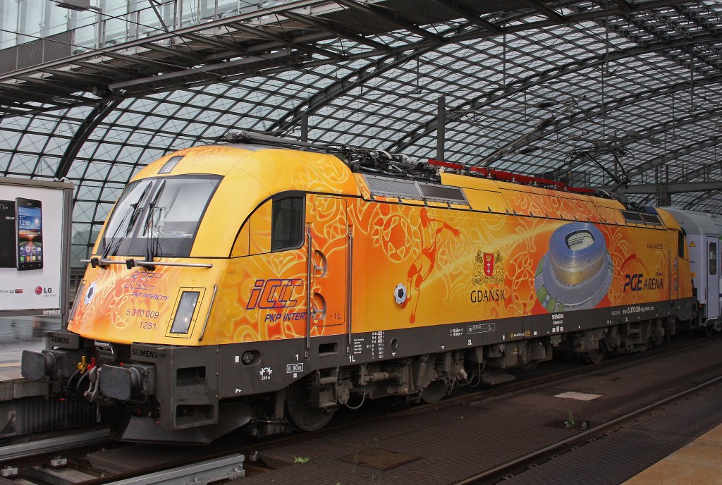PKP 5 370 009 PGE Arena Gdańsk im Portrait.Aufgenommen am 3.8.12 in Berlin Hbf.