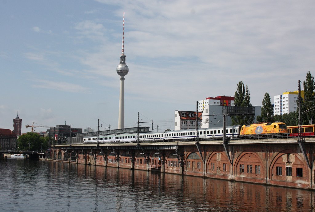 PKP 5 370 009  PGE Arena Gdańsk  am 3.8.12 mit einem EC nach Warzawa in Berlin Jannowitzbrcke.