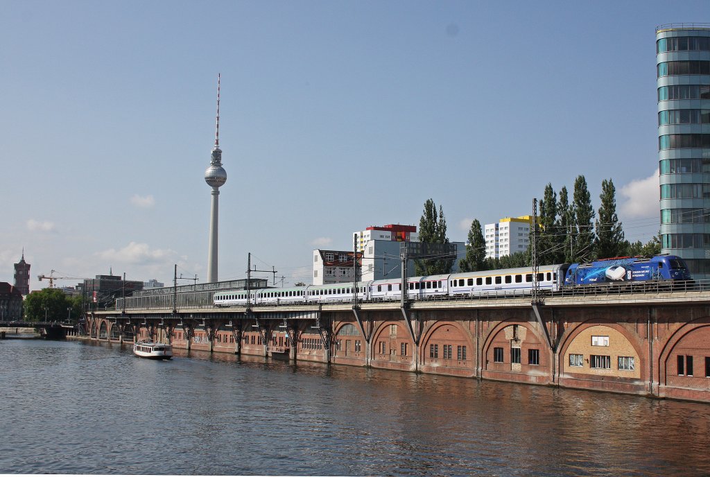 PKP 5 370 010  Poznan  am 3.8.12 mit einem EC an der Jannowitzbrcke in Berlin.