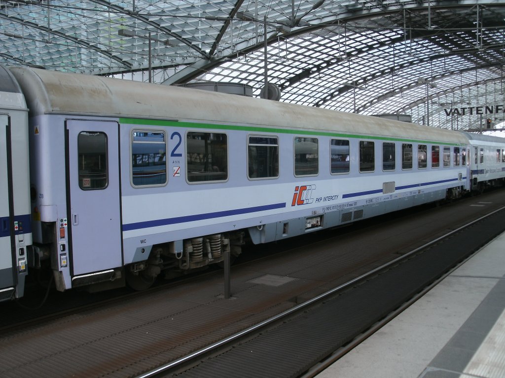 PKP Bnouz-Wagen 61 51 21-90 035-6 im Berlin-Warschau-Express,am 12.Juni 2011,nach der Ankunft aus Warschau im Berliner Hbf.