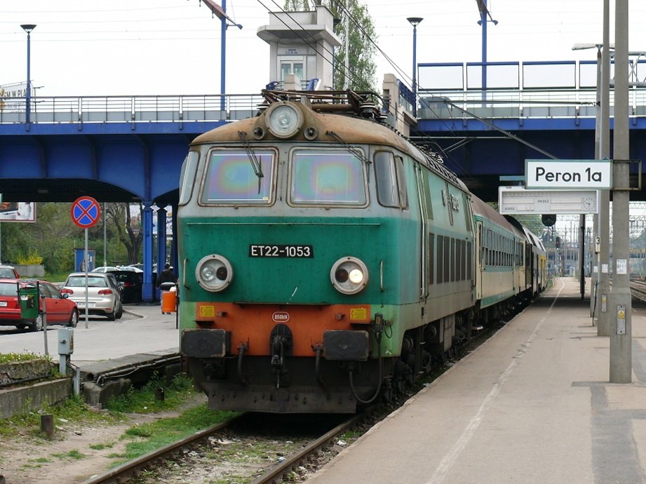 PKP ET22-1053 mit Personenzug
05/2010 Poznan/Posen