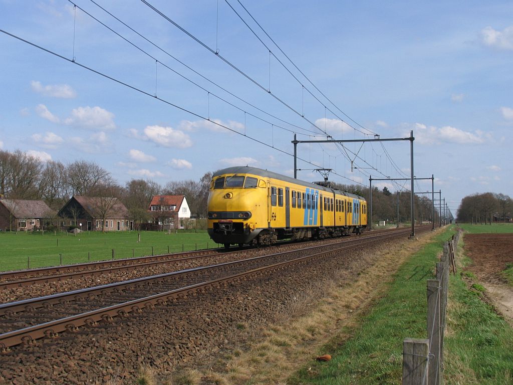 Plan V 955 mit D 3852 Emmen-Zwolle bei Herfte am 2-4-2010.