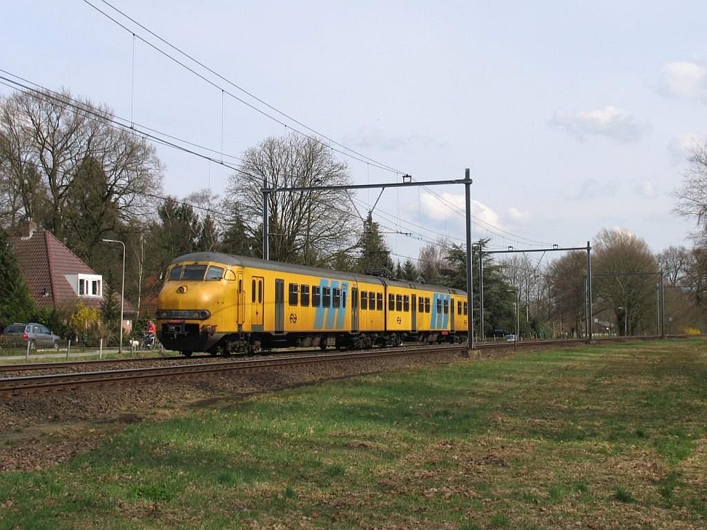 Plan V 959 mit D 3848 Emmen-Zwolle bei Herfte am 2-4-2010.