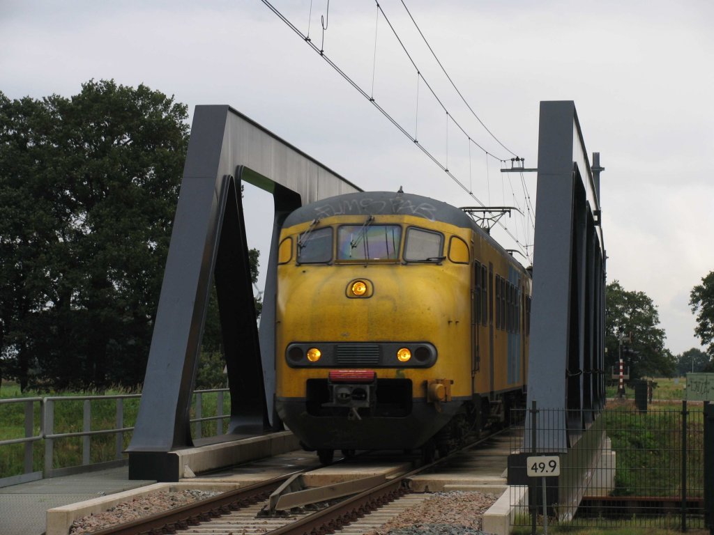 Plan V 964 mit Regionalzug 8052 Emmen-Zwolle bei De Haandrik am 18-9-2012.