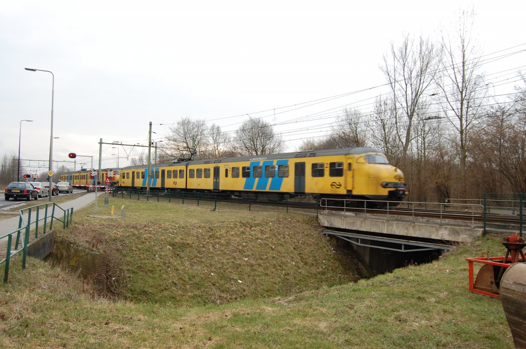 Plan V Doppeleinheit von Sittard nach Roermond bei Susteren am Nachmittag des 14.3.2010.