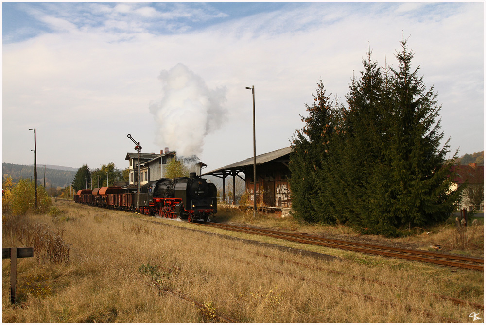 Plandampf im Werratal - 50 3501 fhrt mit DGz 313 von Steinberg Hallenberg nach Walldorf. 
Wasungen  29.10.2011