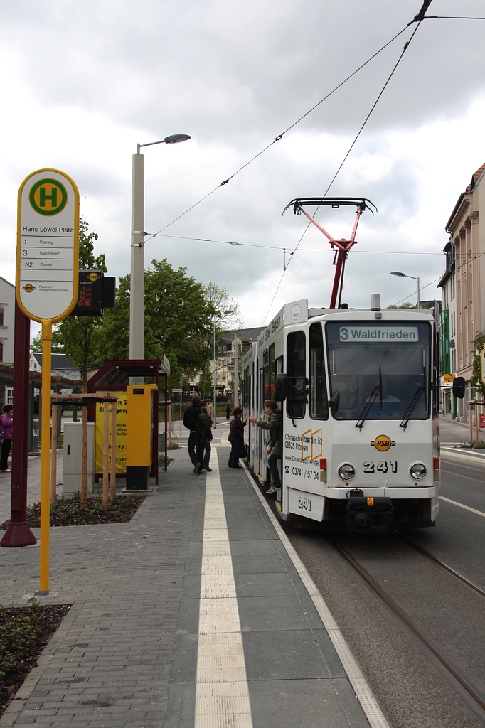 Plauen - PSB/Linie 3 - 241 an der Hst. Hans-Lwel-Platz am 12.05.2010