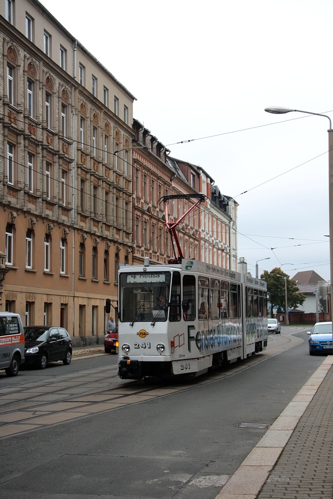 Plauen - PSB/Linie 4 - 241 durchfhrt am 07.10.2010 die Ausweichstelle in der Haydnstr., das Dreieck Haydnstr. - Endhst. Preielphl - Breitscheidstr. ist die Wendeschleife der Linie 4. 