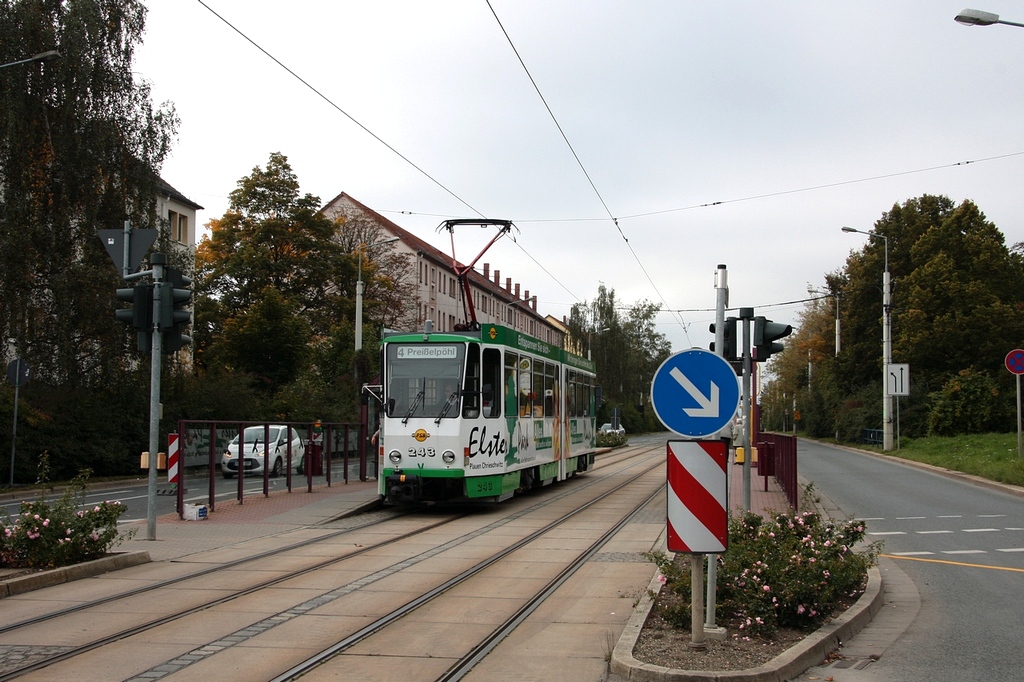 Plauen - PSB/Linie 4 - 243 an der Hst. Martin-Luther-Str. am 07.10.2010