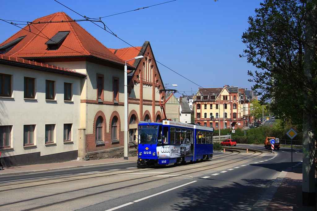 Plauen - PSB/Linie 4 - 205 (ČKD, Bauj. 1981) bei Hst. Vogtland-Klinikum am 19.04.2011