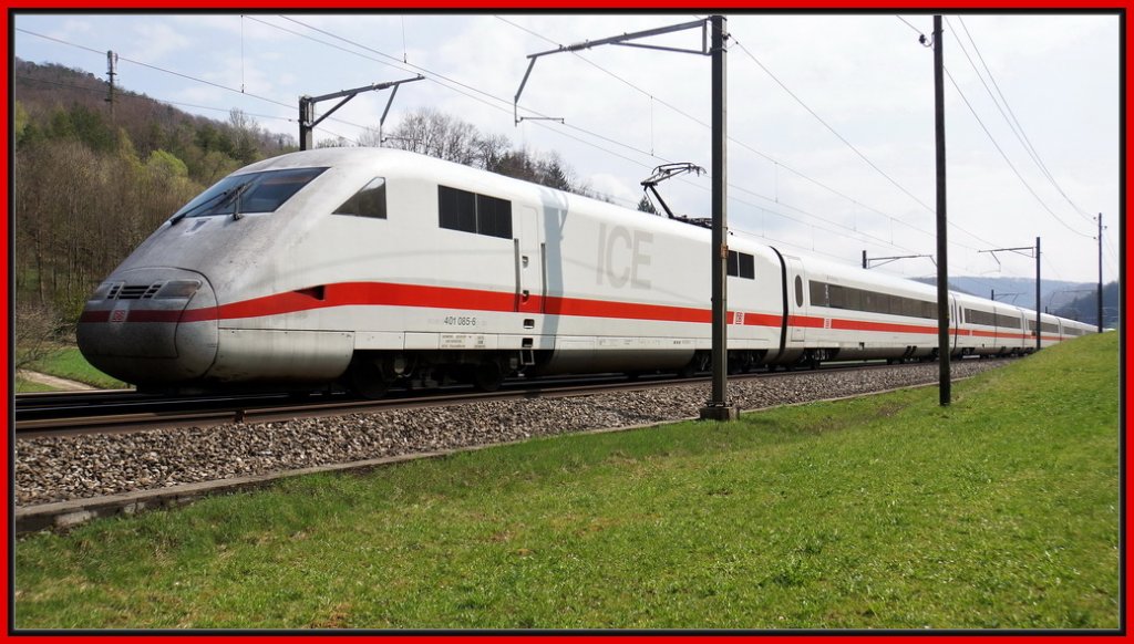 Pl�tzlich war er da, der ICE 401 085-6 nach Basel. Die Kamera hochgerissen,  abgedr�ckt und nachher gestaunt, dass das Foto noch was geworden ist. Bei Gelterkinden in Baselbiet am 3.4.2012.