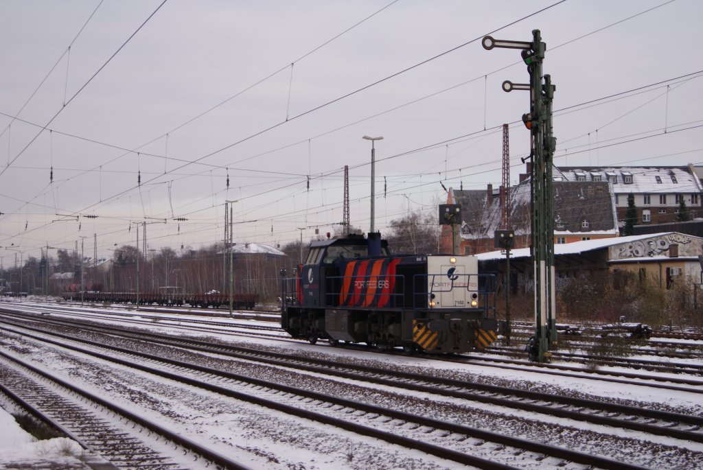 
Portfeeders 7102 als Lz in Dsseldorf-Rath am 04.12.2010