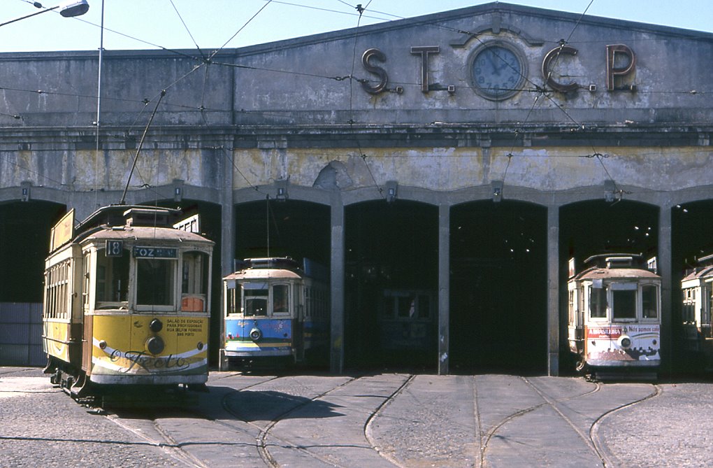 Porto Tw 220, 197 und 214 am ehemaligen Depot Boavista, 15.09.1990.