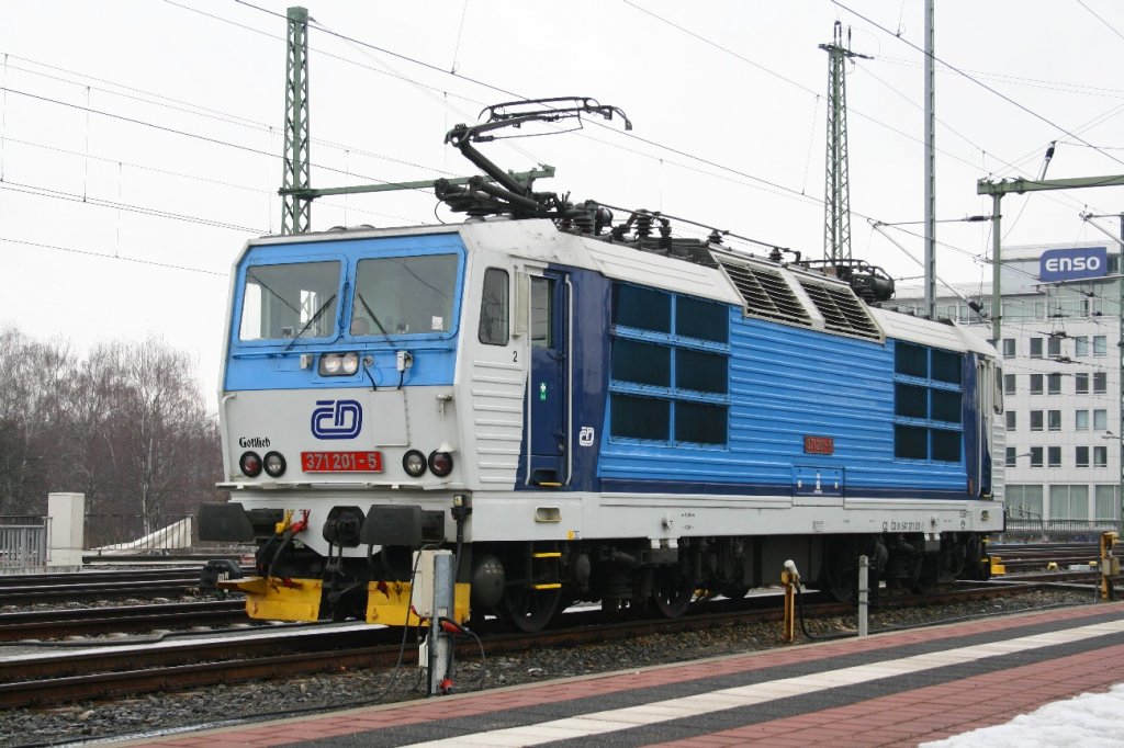 Portrt der 371 201 in Dresden-Hbf am 21.02.2010
