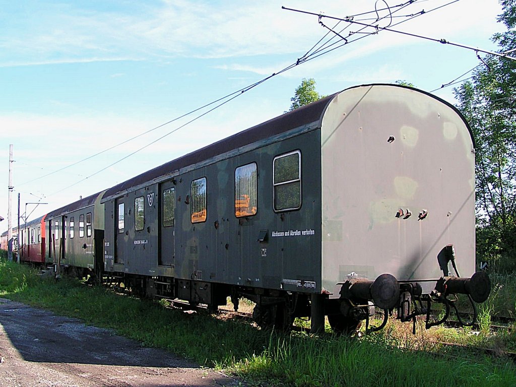 Postwagen DP25283;50810003941-3 mit Nr.64663; Baujahr 1967; hat in seinem Heimatbahnhof Haag-Hausruck mit 3weiteren Wagen seine letzte Bleibe gefunden;110811