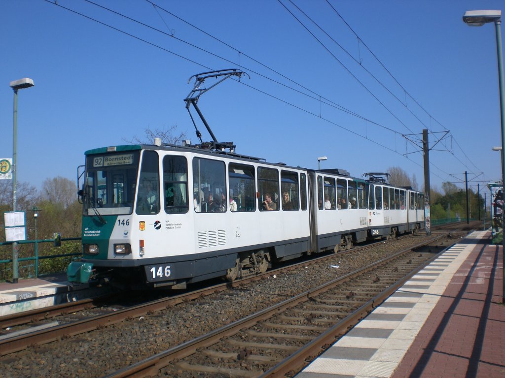 Potsdam: Straenbahnlinie 92 nach Bornstedt Kirschallee an der Haltestelle Potsdam-Sdost Betriebshof VIP.(18.4.2010)