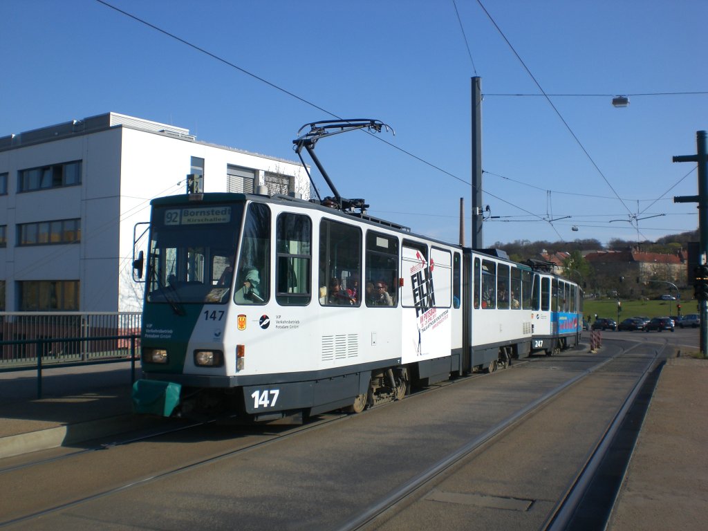 Potsdam: Straenbahnlinie 92 nach Bornstedt Kirschallee an der Haltestelle Lange Brcke.(18.4.2010)