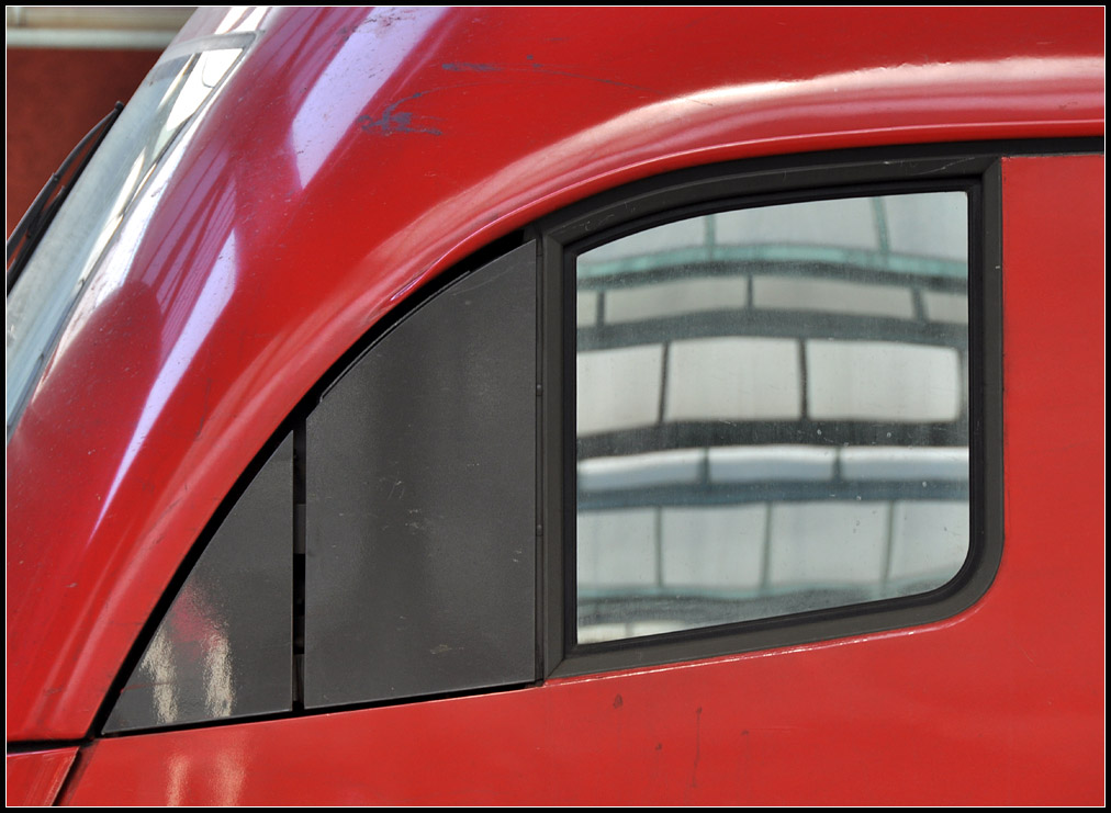 Prägnantes Design - 

Unverkennbar ein Taurus, 

Stuttgart Hauptbahnhof, 25.04.2011 (J)