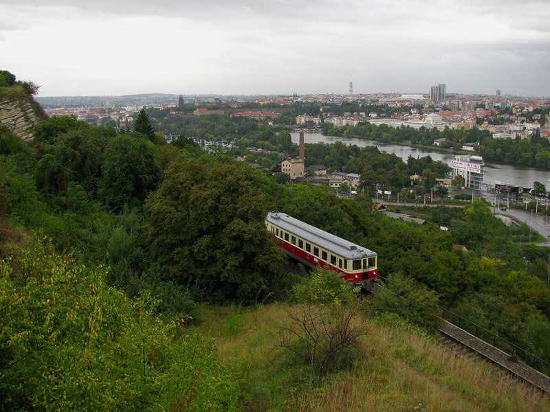 Praha vahov, 18.09.2011, ein historischer Wagen M262-056 als Sonderzug ( Prask motorček ) der Linie S65