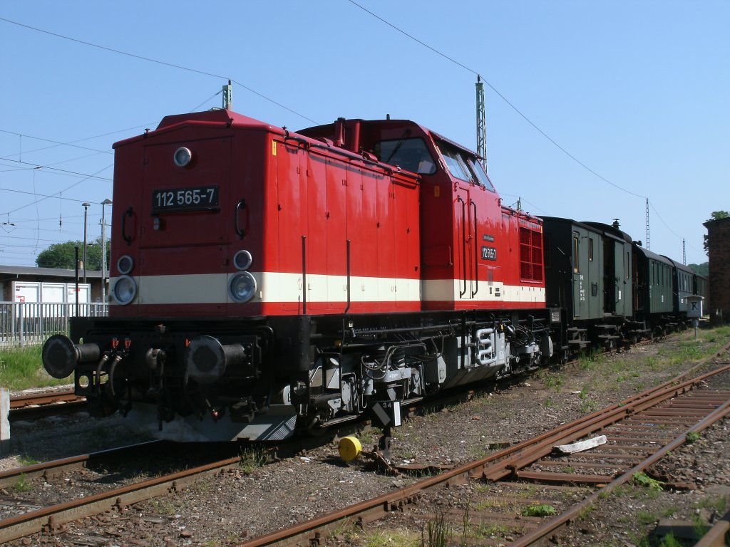 PRESS 112 565 und der Schweriner Traditionszug,am 05.Juni 2011,in Bergen/R�gen.