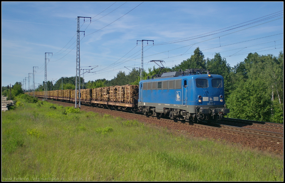 PRESS 140 038 mit Holz auf dem Weg nach Stendal am 05.06.2013 in der Berliner Wuhlheide