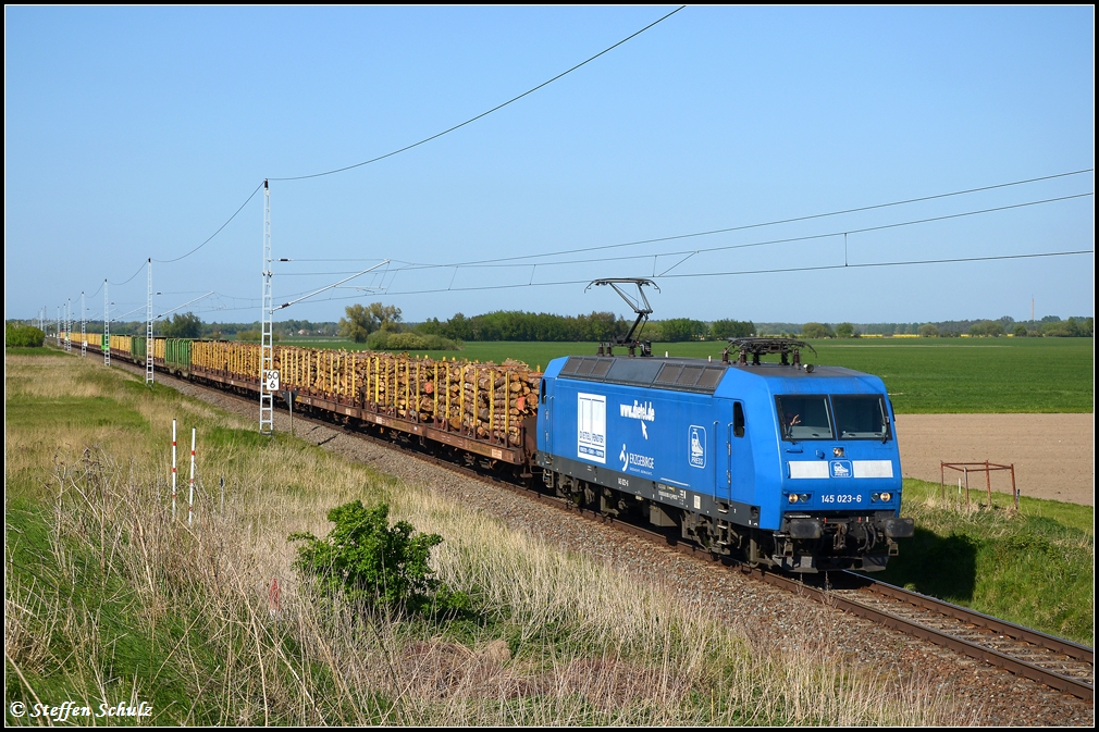 Press 145 023 auf dem Weg anch Rostock. Aufgenommen am 08.05.2011 in Mnchhagen