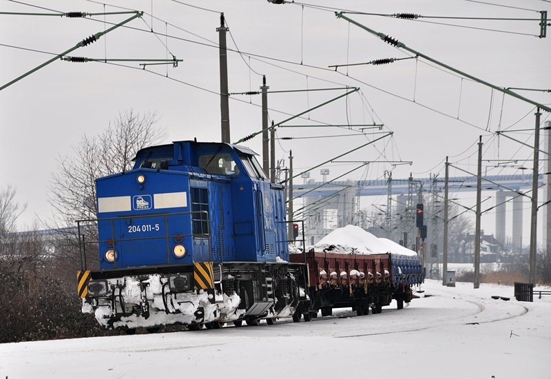 PRESS 203 011 mit 2 W�gelchen auf dem Weg zum Bf Stralsund am 04.02.2010