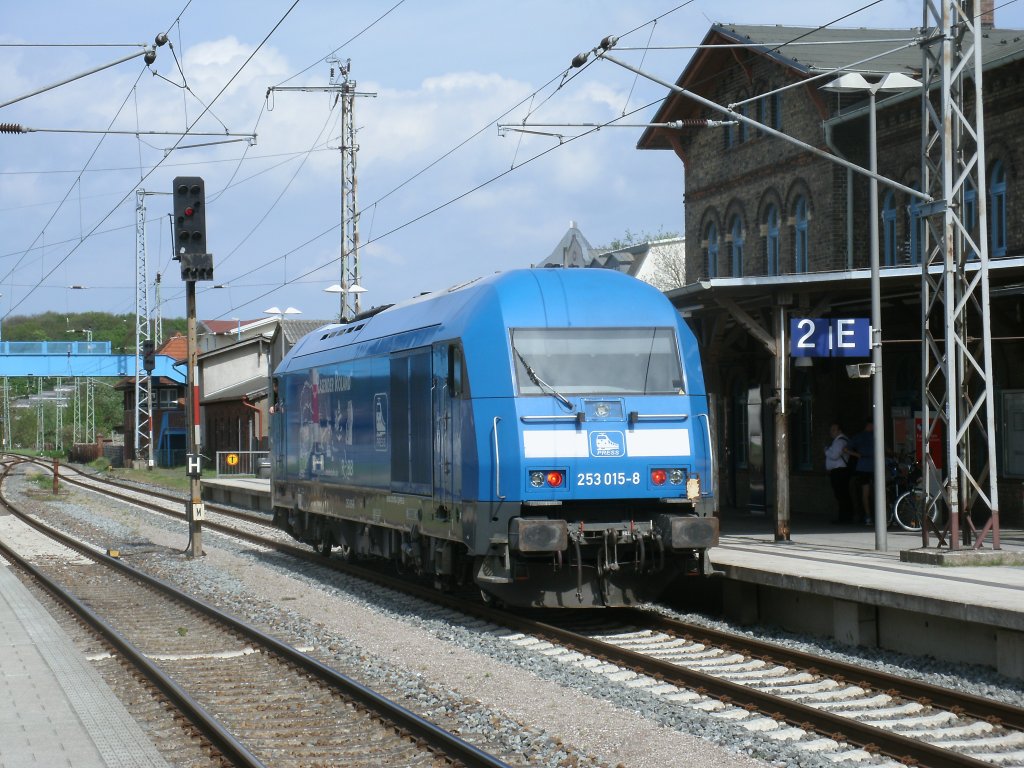 PRESS 253 015 kehrte,am 11.Mai 2012,vom Tanken in Putbus in Bergen/R�gen zur�ck.In Bergen/R�gen �bernahm die Lok beladene Holzwagen.