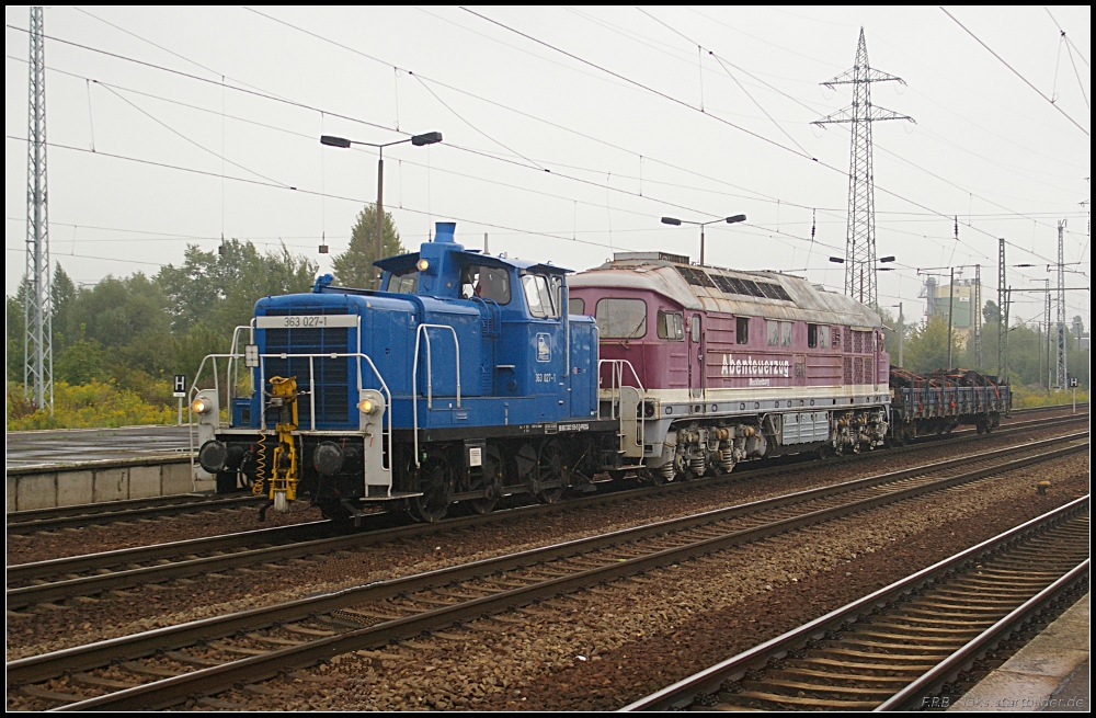 PRESS 363 027-1 mit der berfhrung von 232 387-1  Abenteuerzug Mecklenburg  nach Espenhain (gesehen Berlin Schnefeld Flughafen 09.09.2010)