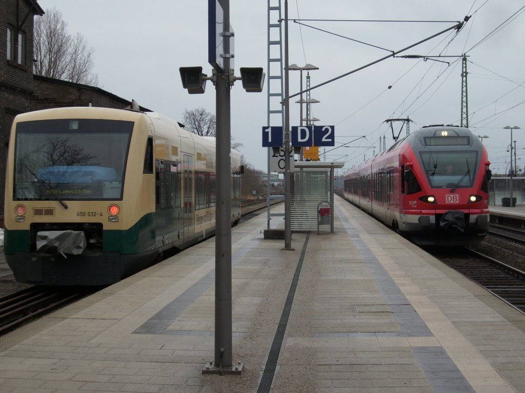 PRESS VT 650 032 wartete am 20.M�rz 2010 in Bergen/R�gen auf Anschlu�reisende die 429 029 aus Richtung Stralsund brachte.