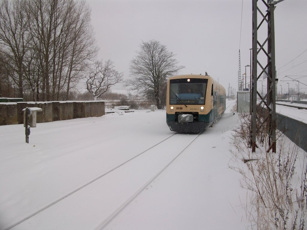 PRESS VT650 032 hatte es,am 23.Dezember 2010,durch den Schnee von Lauterbach Mole bis nach Bergen/R�gen geschafft.