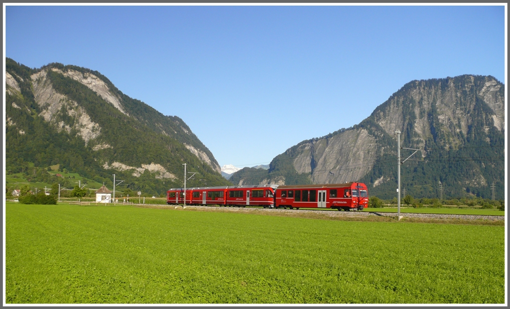 Probefahrt mit Stadler Steuerwagen 1752 und ABe 8/12 3506  Anna von Planta  beim Pumpenhuschen zwischen Malans und Landquart. (01.09.2010)