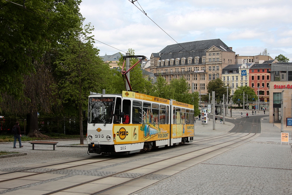 PSB 216 (ČKD Praha Smichov, Bauj. 1983) unterwegs als Dienstfahrt zwischen Hst. Tunnel und Hst. Neues Rathaus. (12.05.2010)