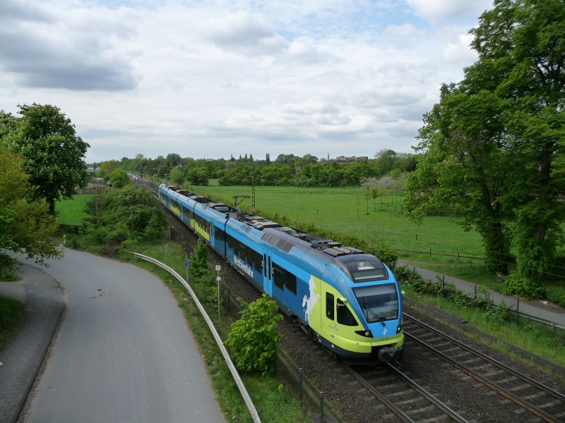 P�nklich f�hrt die RB 66 aus M�nster los auf Lands und erreicht in wenigen Minuten Osnabr�ck. 14.05.2010