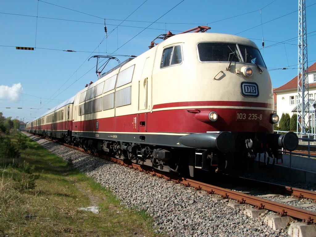 Pnktlich erreichte 103 235 mit dem TEE Rheingold aus Koblenz,am 02.Mai 2010 den Zielbahnhof Binz.