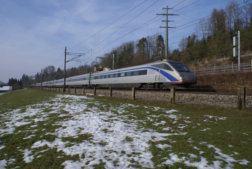 P�nktlich! ist der ETR 470 001 am 9.2.10, als er Baar hinter sich l�sst.

