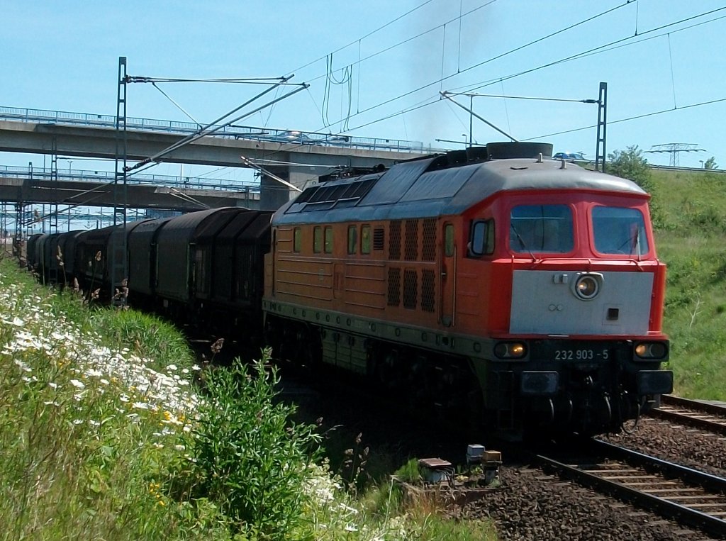 Pnktlich verlie 232 903,am 17.Juni 2010,den Bahnhof Mukran.