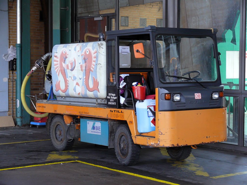 Pump- und Saugwagen der DB im Kasseler Hauptbahnhof. 11.09.2010.