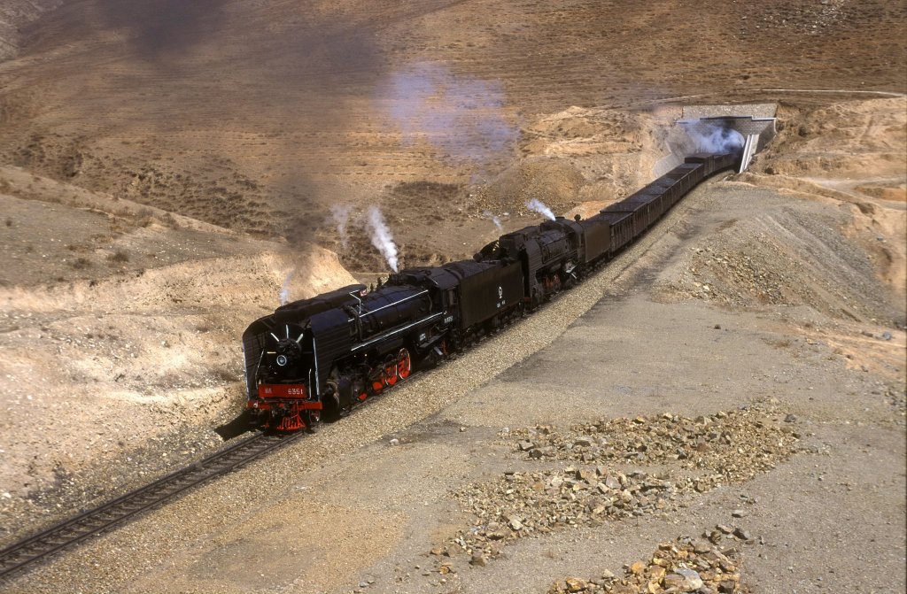 QJ 6351 + QJ 6110  Dau Di  14.04.99