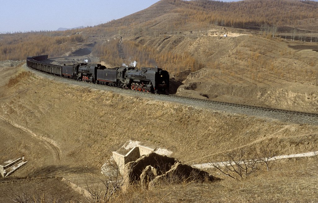 QJ 6639 + QJ 6760  bei Shangdian  23.10.99