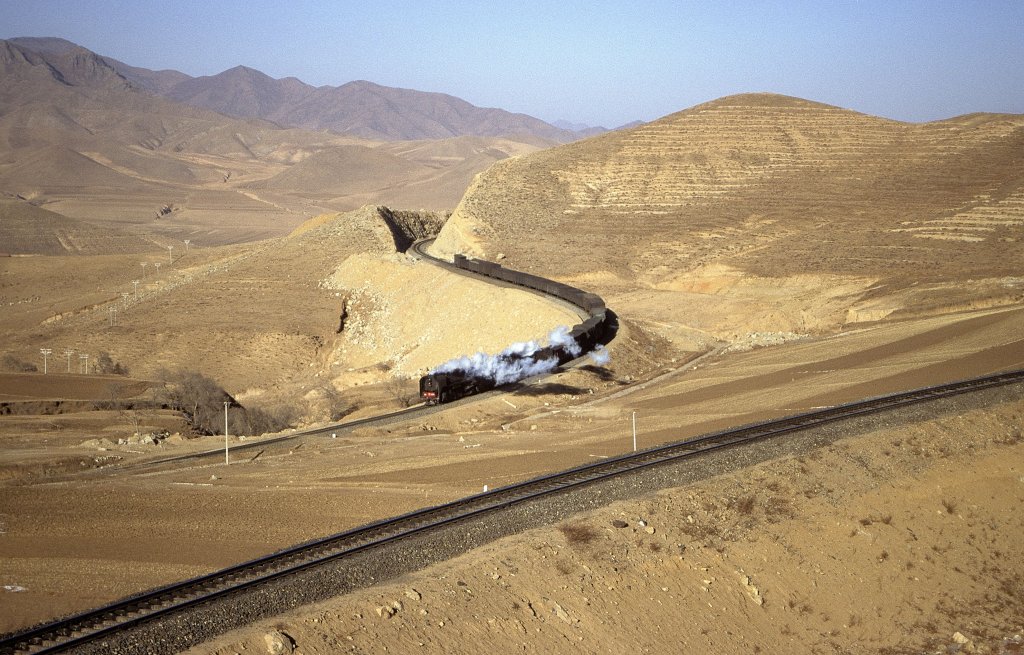 QJ 6763 + QJ 6301  bei Reshui  29.12.97