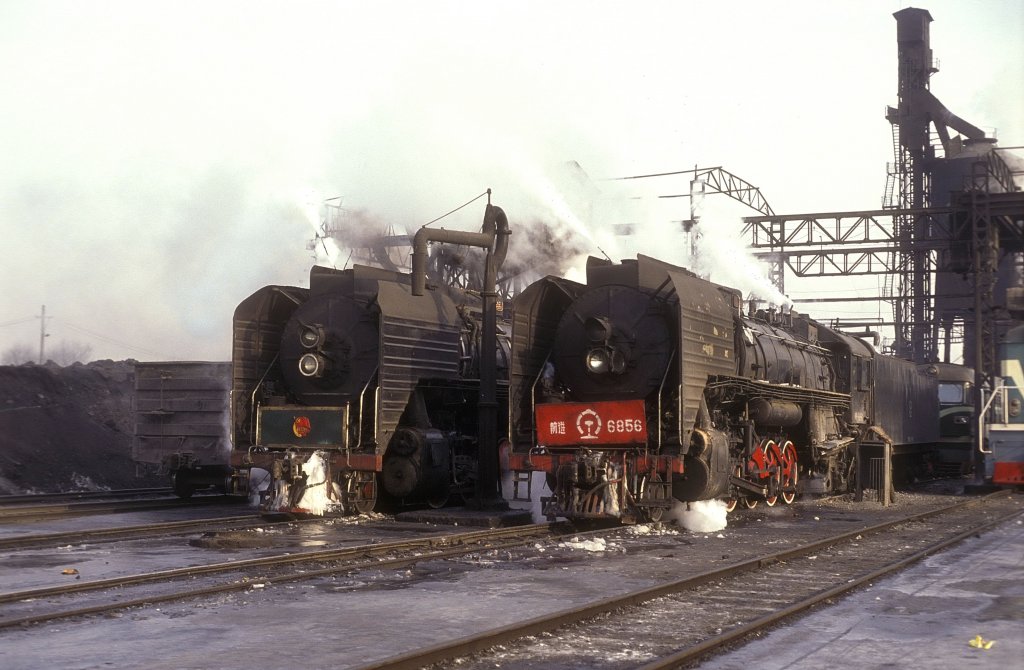 Qj 6856 + Qj 7166  Changchun  01.01.93
