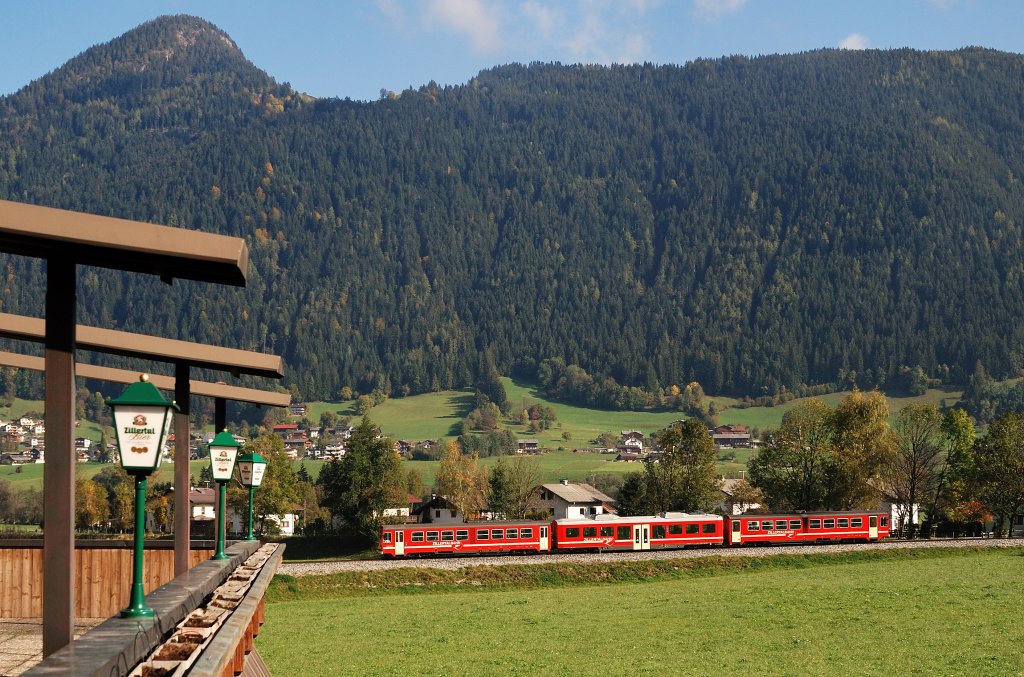R 136 der Zillertalbahn in Schlitters (21.10.2011)