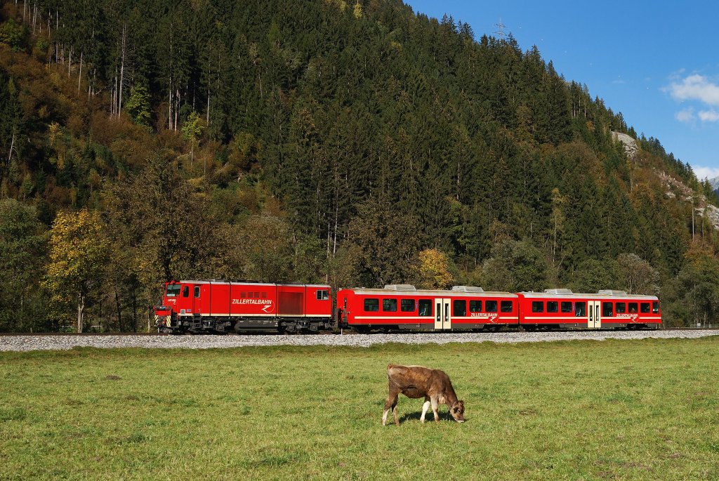 R 148 der Zillertalbahn bei Erlach (21.10.2011)